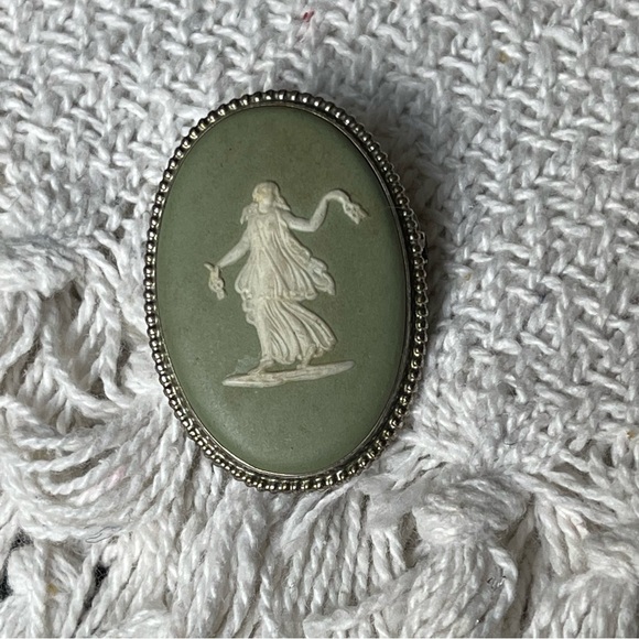 WEDGEWOOD | Sterling Silver Frame | Green Jasperware "Dancing" Brooch Pin 1970's - Picture 9 of 14